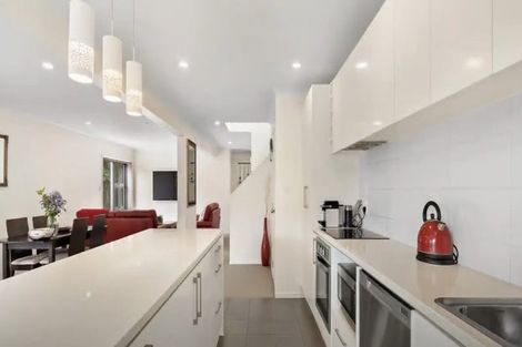 Photo of property in 38 Beach Road, Te Atatu Peninsula, Auckland, 0610