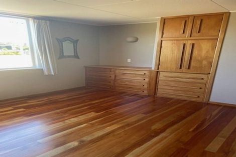 Photo of property in 21 Rauparaha Street, Waikanae Beach, Waikanae, 5036