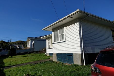 Photo of property in 43 Cardiff Crescent, Cannons Creek, Porirua, 5024