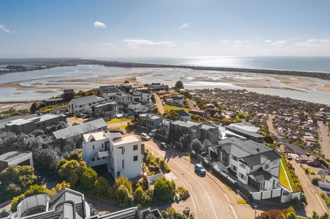 Photo of property in 72 Glenstrae Road, Redcliffs, Christchurch, 8081