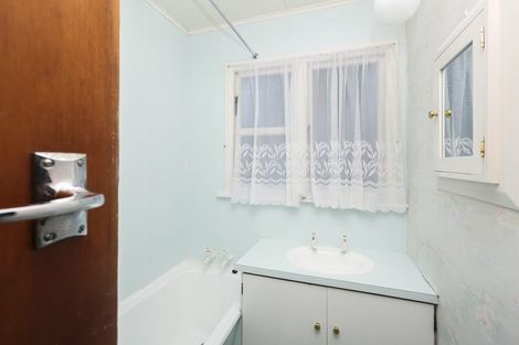 Photo of property in 28 Wallace Place, Westown, New Plymouth, 4310