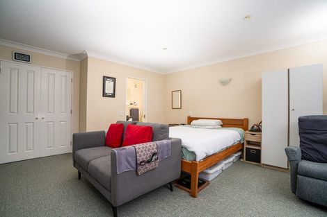 Photo of property in 2 Huntingdon Street, Northland, Wellington, 6012