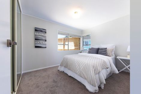 Photo of property in 133 Millbrook Road, Sunnyvale, Auckland, 0612