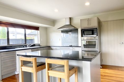 Photo of property in 12 Kalmore Place, Flat Bush, Auckland, 2016