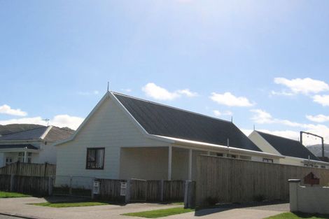 Photo of property in 2/13 North Street, Petone, Lower Hutt, 5012