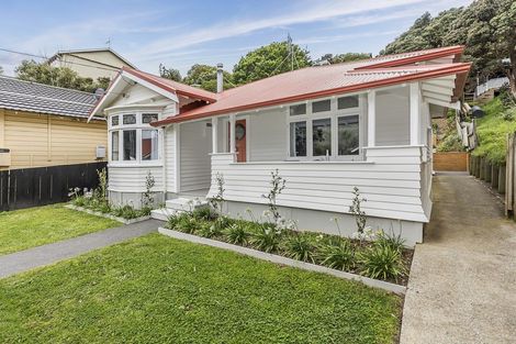 Photo of property in 129 Melbourne Road, Island Bay, Wellington, 6023