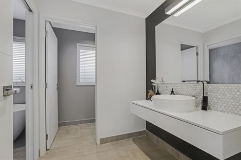 Photo of property in 10 Rigg Place, Flagstaff, Hamilton, 3210