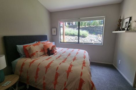 Photo of property in 35 Arawata Terrace, Fernhill, Queenstown, 9300