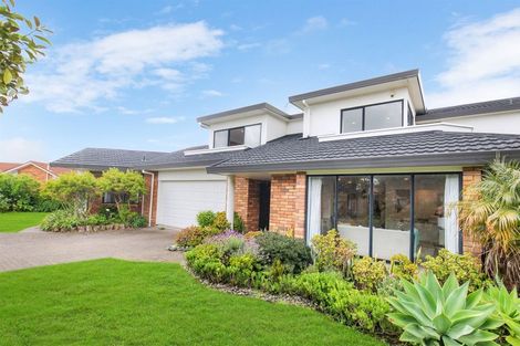 Photo of property in 8 Gillard Place, Eastern Beach, Auckland, 2012