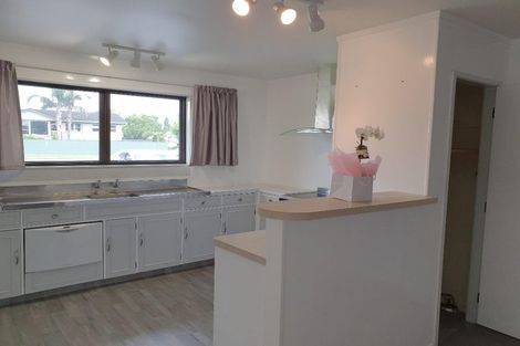 Photo of property in 2/423 Great South Road, Rosehill, Papakura, 2113