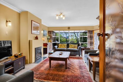 Photo of property in 8 Longview Drive, Merrilands, New Plymouth, 4312