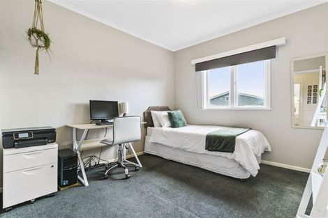 Photo of property in 1/345a Wairau Road, Totara Vale, Auckland, 0629