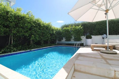 Photo of property in 1/2 Holiday Road, Milford, Auckland, 0620