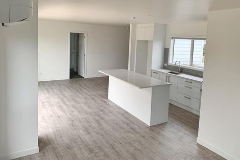 Photo of property in 15d Aeroview Drive, Beach Haven, Auckland, 0626