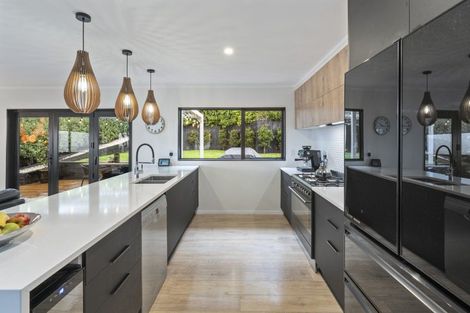 Photo of property in 79 Woodman Drive, Tawa, Wellington, 5028