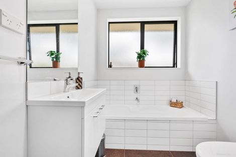 Photo of property in 23 Raithburn Terrace, Pokeno, 2402