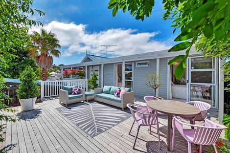 Photo of property in 1/6 Tyne Road, Forrest Hill, Auckland, 0620