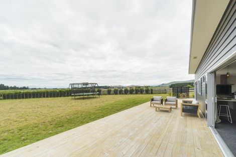 Photo of property in 15 Highland View Drive, Tokomaru, Palmerston North, 4474