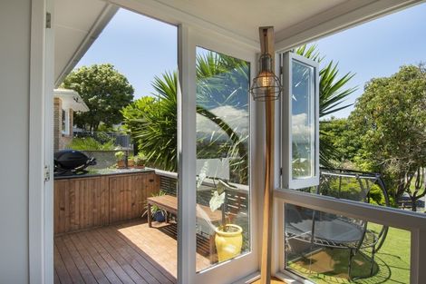 Photo of property in 114 Harbour View Road, Omokoroa, 3114