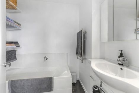 Photo of property in 56a Roseneath Terrace, Roseneath, Wellington, 6011