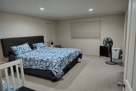 Photo of property in 100 George Deane Place, Greenhithe, Auckland, 0632