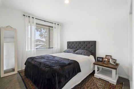 Photo of property in 22 Sunvista Avenue, Oteha, Auckland, 0632