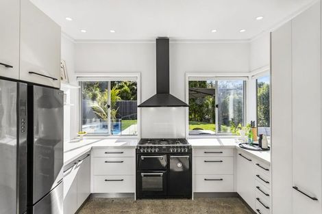 Photo of property in 890 Beach Road, Waiake, Auckland, 0630