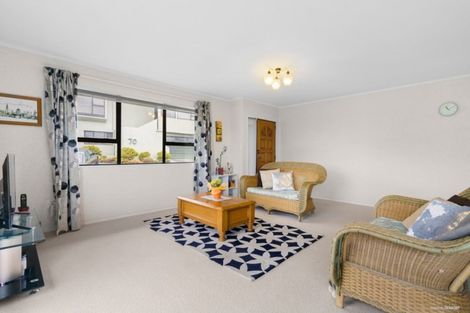 Photo of property in 1/74 Dalwhinnie Parade, Highland Park, Auckland, 2010