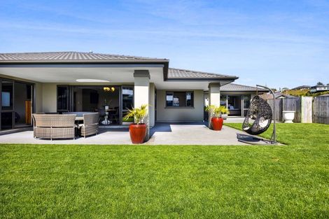 Photo of property in 5 Te Arakete Place, Hurworth, New Plymouth, 4310