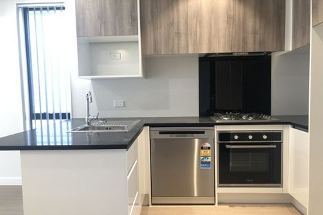 Photo of property in 5/21 Akoranga Drive, Northcote, Auckland, 0627