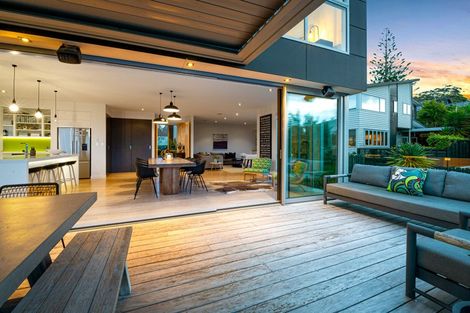 Photo of property in 1/129 Kowhai Road, Mairangi Bay, Auckland, 0630