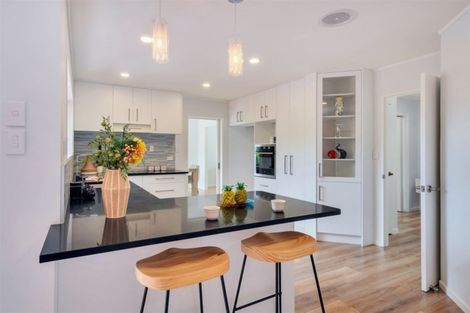 Photo of property in 14 Rhinevale Close, Henderson, Auckland, 0612