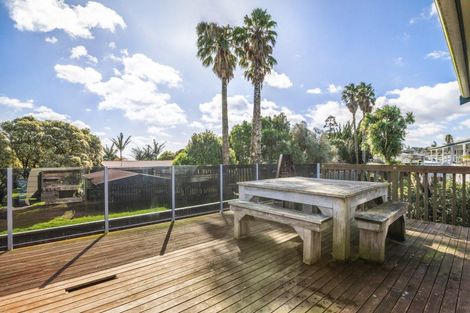 Photo of property in 2 Litchfield Place, Clarks Beach, 2122