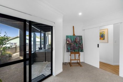 Photo of property in 19 Zita Avenue, Matakatia, Whangaparaoa, 0930