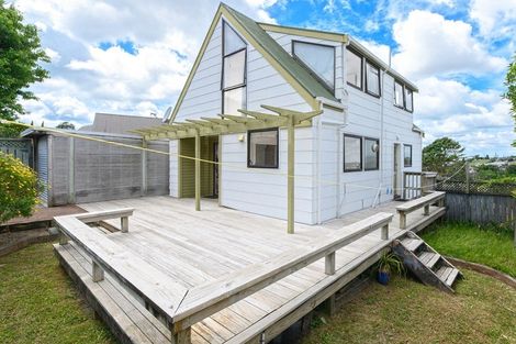 Photo of property in 2/30 Glen Vista Place, Bayview, Auckland, 0629