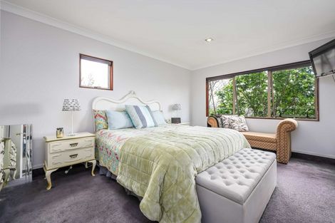 Photo of property in 15 Margaret Henry Crescent, Oteha, Auckland, 0632