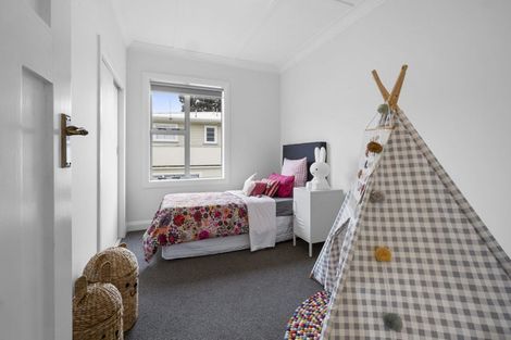 Photo of property in 14 Calvert Road, Moturoa, New Plymouth, 4310