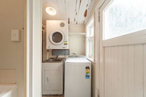 Photo of property in 80 Kelburn Parade, Kelburn, Wellington, 6012