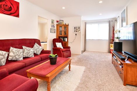 Photo of property in 8 Roberta Crescent, Orewa, 0931