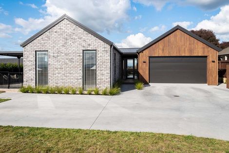 Photo of property in 18 Brywood Rise, Flagstaff, Hamilton, 3210