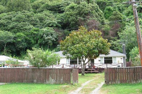 Photo of property in 16 Bridge Road, Birchville, Upper Hutt, 5018