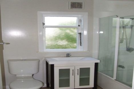 Photo of property in 18 Albemarle Road, Northland, Wellington, 6012