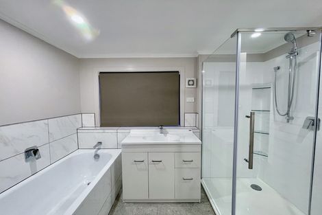 Photo of property in 7 Chamberlain Road, Massey, Auckland, 0614