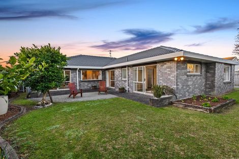 Photo of property in 12 Suncrest Drive, West Harbour, Auckland, 0618
