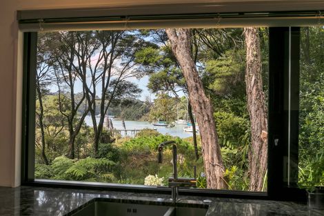 Photo of property in 12 Twin Wharf Road, Herald Island, Auckland, 0618