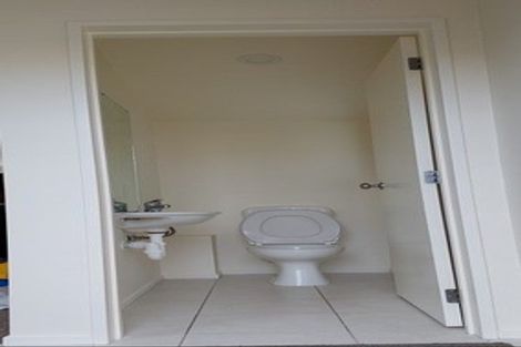 Photo of property in 10 Rosandich Drive, Sunnyvale, Auckland, 0612