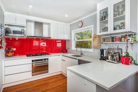 Photo of property in 365 Wairau Road, Totara Vale, Auckland, 0629