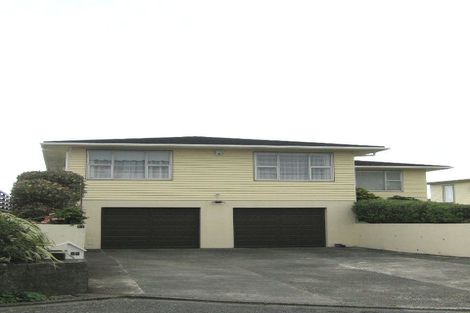 Photo of property in 17 Cheyne Walk, Newlands, Wellington, 6037