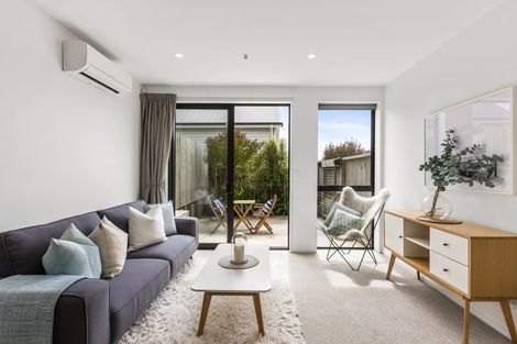 Photo of property in 2/62 Spenmoor Street, Newlands, Wellington, 6037