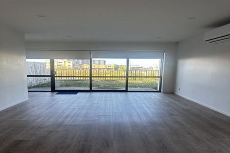 Photo of property in 16 Dorothy Thorpe Way, New Lynn, 0600